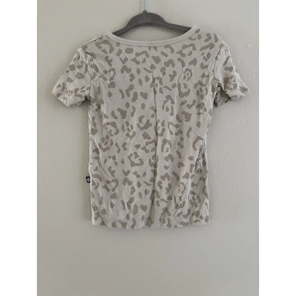 Kyte Baby Short Sleeve 2 Piece Pajama Set Bamboo Oat Leopard Neutral‎ 2T